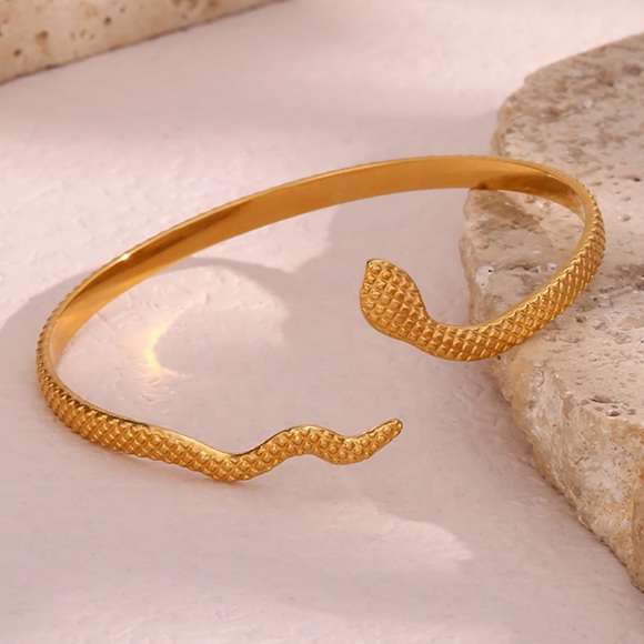 NEW ADJUSTABLE 18K GOLD BANGLE BRACELET, NICE BRACELET, CUTE BRACELET - Picture 2 of 7